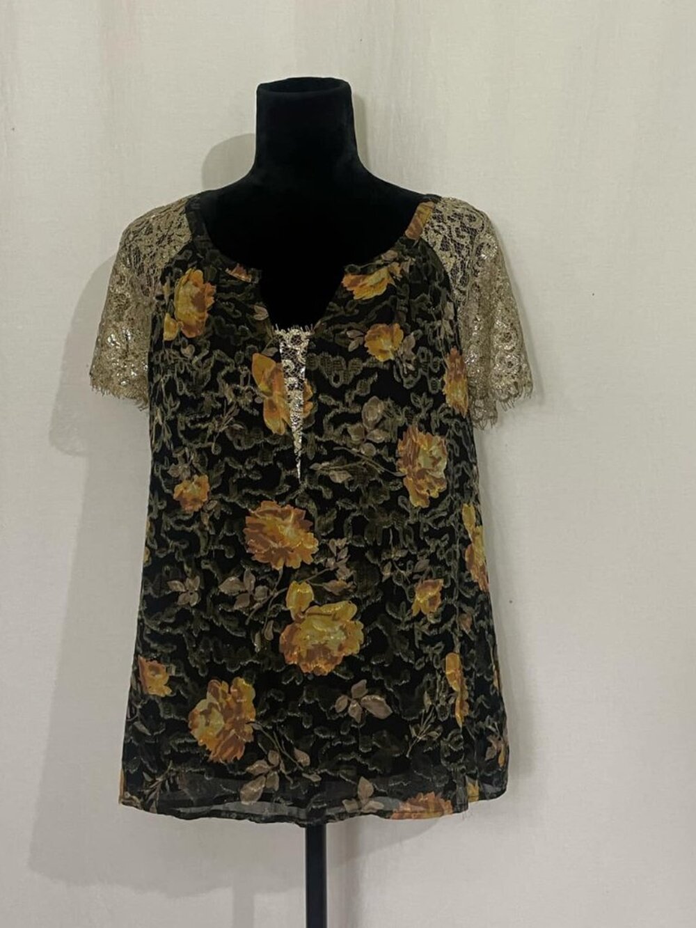 HD Lace & Floral Blouse